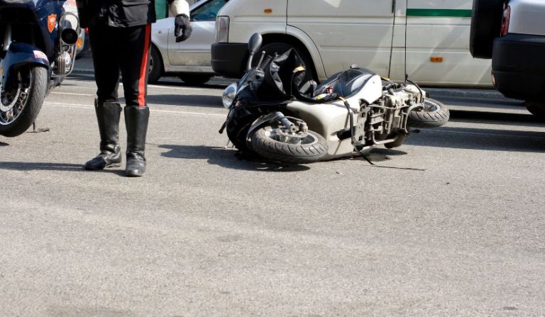 scontro-auto-moto-perdita-capacità-lavorativa