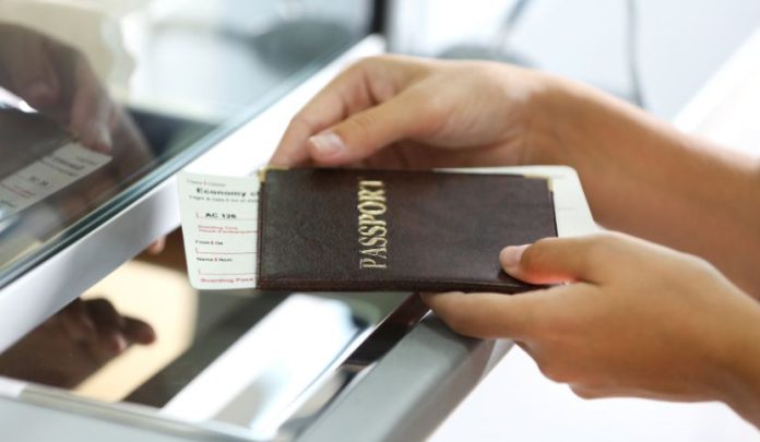 tour-operator-resposabile-passaporto-non-valido-vacanza-saltata