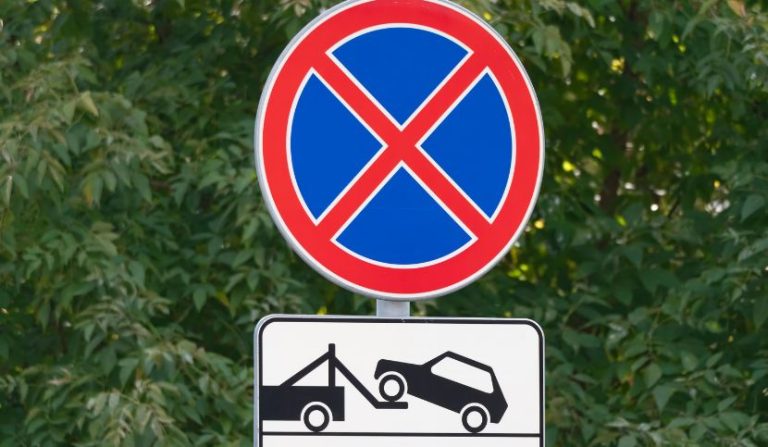 veicolo-sosta-vietata-incidente